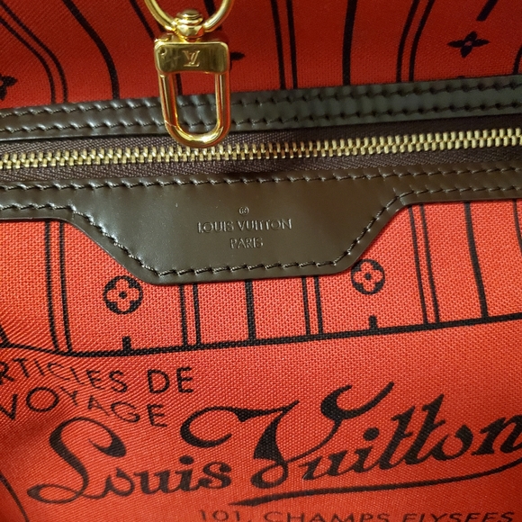 Louis Vuitton Neverfull MM in Cherry Interior - Picture 7 of 16